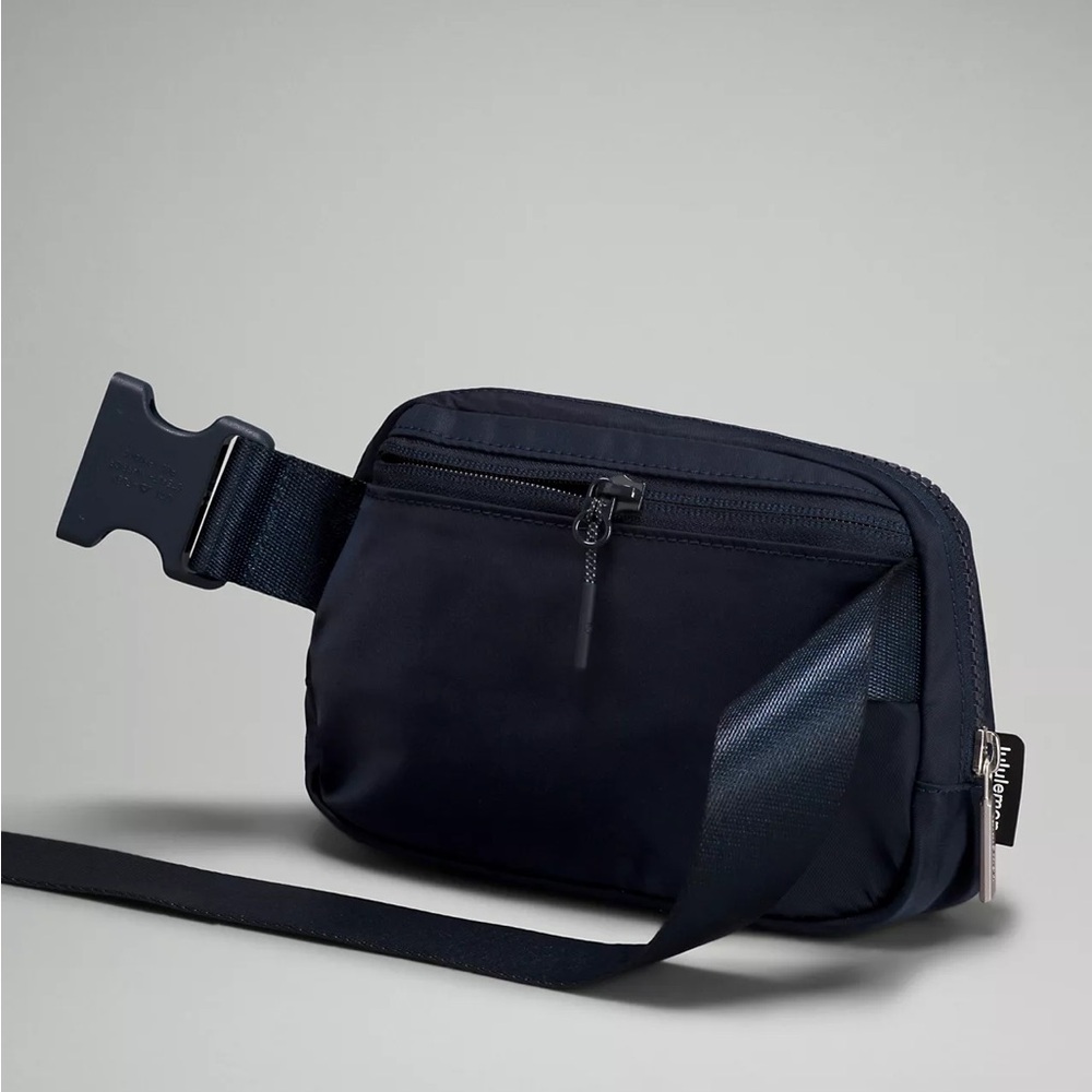 Lululemon Black Belt Bag - Picture 2 of 4